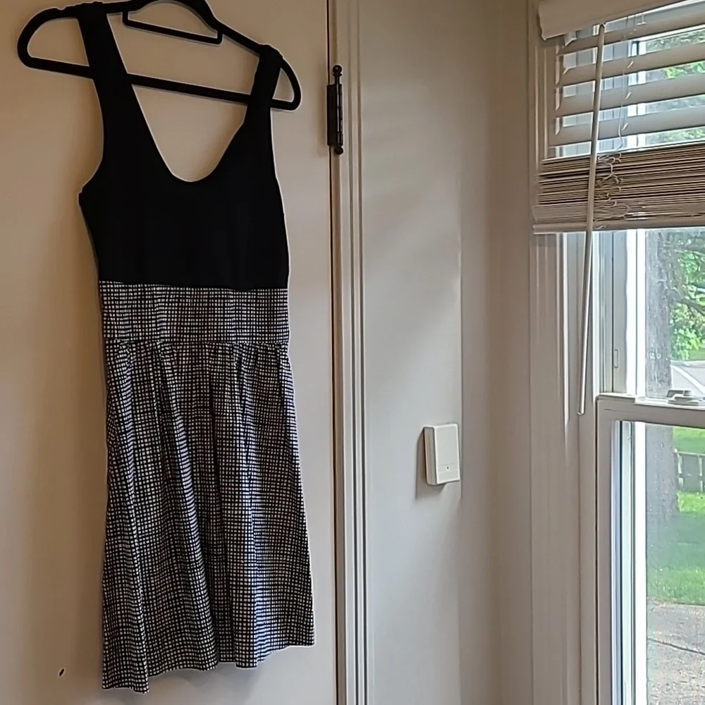 Express dress - Picture 2 of 2